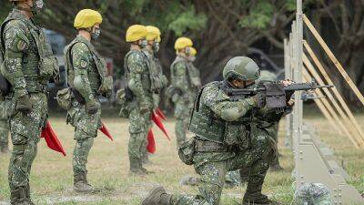 Тайвань увеличил срок военной службы из-за "растущей угрозы со стороны Китая"