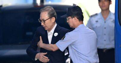 Президент Южной Кореи помиловал своего предшественника, осужденного на 17 лет за коррупцию