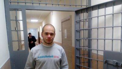 Экс-координатор штаба Навального в Иркутске получил год условно