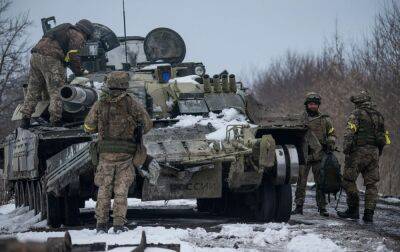 Захоплені російські танки, БТР і БМП стоять в ангарах через дефіцит запчастин, - WP
