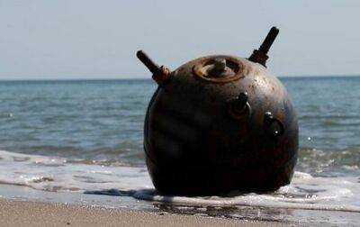 Полиция показала взрыв морской мины на берегу Коблево