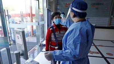 Китай отменяет карантины, но число заболевших Covid-19 растёт