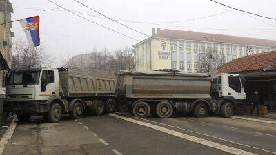 Косовские сербы заблокировали дороги в Митровице