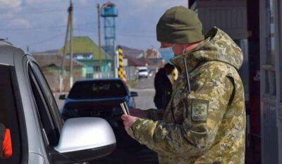 Українським чоловікам дозволять виїзд за кордон: названо умову