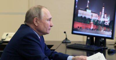 Путин запретил поставлять российскую нефть покупателям, соблюдающим потолок цен