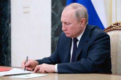 Путін ввів у силу заходи у відповідь на встановлення стелі цін на російську нафту
