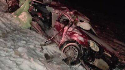 В Омской области «Фольксваген» столкнулся с грузовым «Исузу», погибла женщина-водитель
