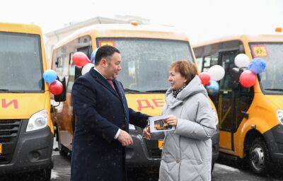 Муниципалитетам Тверской области передали школьные автобусы, автомобили скорой помощи и спецтранспорт для пожарных