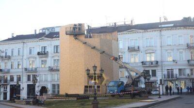 В Одессе начали демонтировать памятник Екатерине II – фото