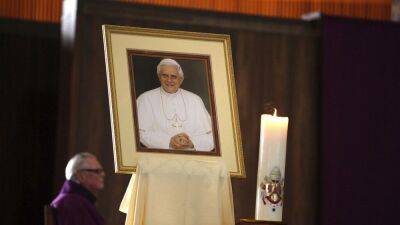 Папа римский Франциск озабочен здоровьем своего предшественника Бенедикта XVI