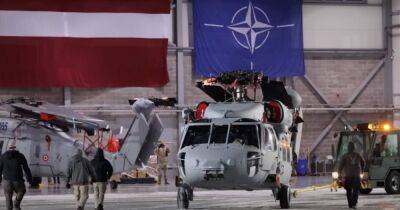 Латвия получила первые два вертолета Black Hawk для замены советских Ми-17