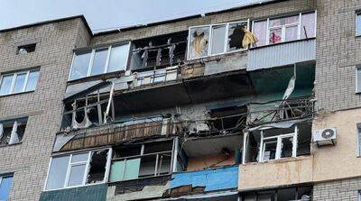 Войска рф ударили по жилой многоэтажке в селе под Купянском