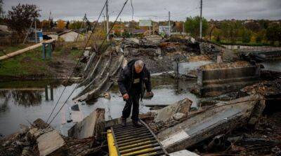 Оккупанты подорвали мост в Пологах Запорожской области