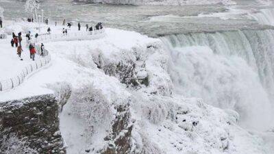 Ніагарський водопад покрився льодом (відео)