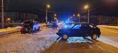 В Твери на Красинском мосту столкнулись три легковушки