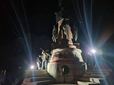 В Одесі почали демонтувати пам'ятник Катерині ІІ