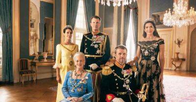 Королева Дании Маргрете опубликовала новое официальное фото с обоими сыновьями