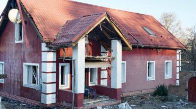 Разрушения от ударов по Киевщине: повреждено 11 частных домов и медучреждение