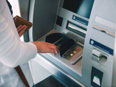 Union Pay ограничила снятие наличных с карт российских банков за границей