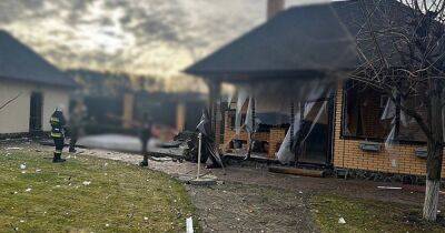 Повреждены больница, авто и 21 дом: В полиции рассказали подробности ракетной атаки на Киевщину (ФОТО)