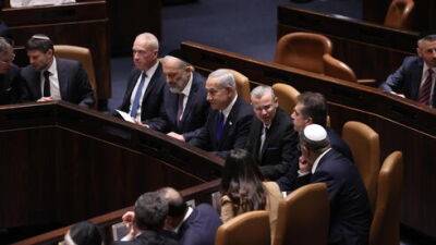 Нетаниягу вернулся в кресло премьера: новое правительство начинает работу