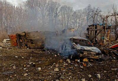 Снесенные дома и сгоревшие авто: в ГСЧС показали последствия ракетной атаки в 4 районах Киева. Фото