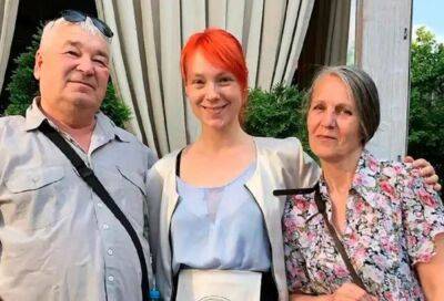 Тарабарова долгое время не могла выйти на связь с мамой из-за нового обстрела Херсона: "Слезы не действуют на родителей"