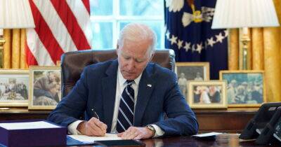 Байден подписал закон о бюджете США, предусматривающий помощь Украине