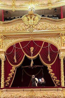 «Обновление элит налицо». Шпиц Лукашенко в Царской ложе Большого театра в Москве