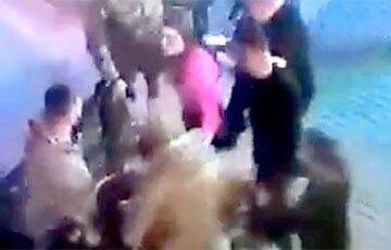 Избивали лежачего ногами: видео скандальной драки, устроенной кадыровцами в Симферополе