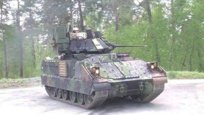 США можуть передати Україні бойові машини M2 Bradley - Bloomberg