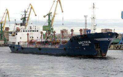 У російському Санкт-Петербурзі спалахнув нафтовий танкер (відео)