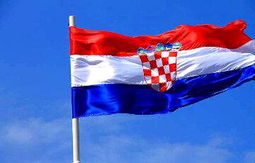 В Хорватии огромные очереди у банкоматов из-за перехода на евро