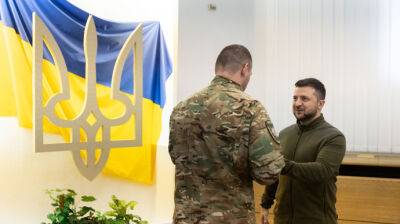 Зеленский наградил орденами и медалями 95 защитников Украины