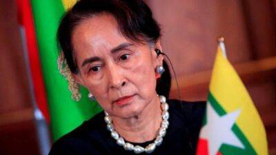 Аун Сан Су Чжи приговорили еще к 7 годам тюрьмы. Теперь ее срок составляет 33 года