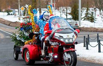 Дед Мороз на трицикле «поднял на уши» белорусскую глубинку