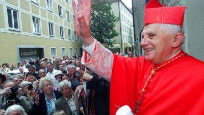 Бенедикт XVI, первый папа за 600 лет, ушедший в отставку