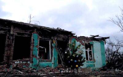 "Ялинка незламності": Гайдай показав символ Нового року у звільненому населеному пункті Луганщини