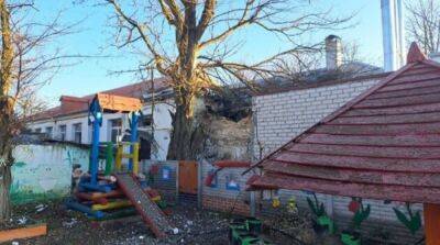 Оккупанты массированно обстреляли Чернобаевку, повреждены спортзал, детсад и амбулатория