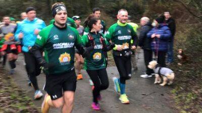 Британец Гэри Макки бежит свой 365-й марафон за 2022 год