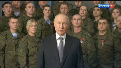 Путин записал новогоднее поздравление на фоне людей в военной форме