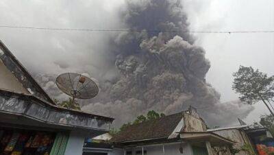 Извержение вулкана Семеру произошло на острове Ява в Индонезии