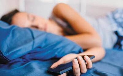 Неидеальная пара. Как оставленный рядом на ночь смартфон влияет на здоровье