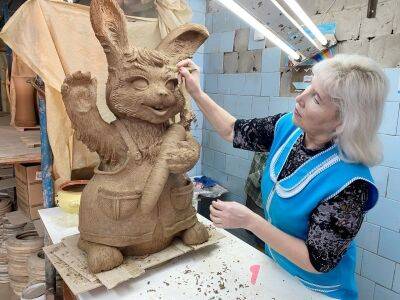 Скульптуру наступающего символа года изготовили на «Кунгурской керамике»