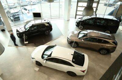 Рынок новых легковых автомобилей в ноябре сократился вдвое