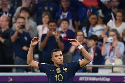 По прогнозу Макрона. Сборная Франции вышла в четвертьфинал чемпионата мира в Катаре