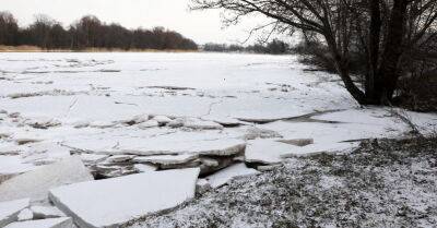 В Краславском крае подо льдом погиб человек