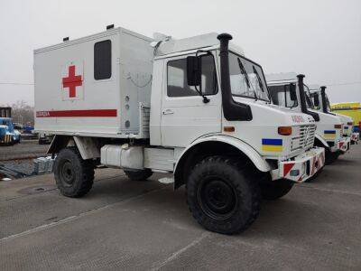 Україна отримала три автомобілі швидкої допомоги, гроші на які зібрала Естонія