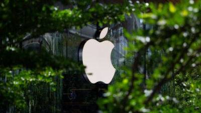 Apple прискорить виведення своїх заводів із Китаю, - WSJ