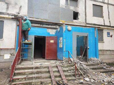 В Харькове ремонтируют дома после обстрелов на ХТЗ и Слободском районе
